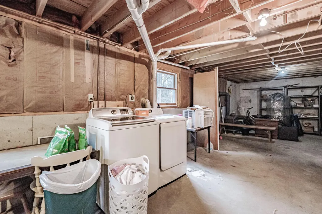 16 The Woods Road Union ME 04862