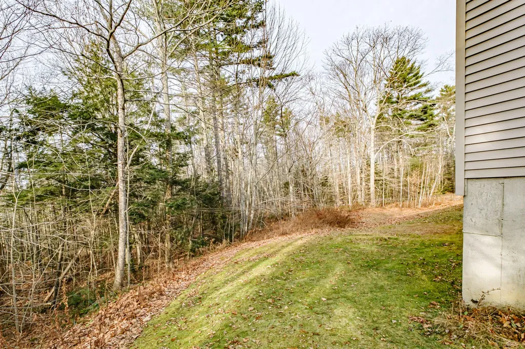 16 The Woods Road Union ME 04862