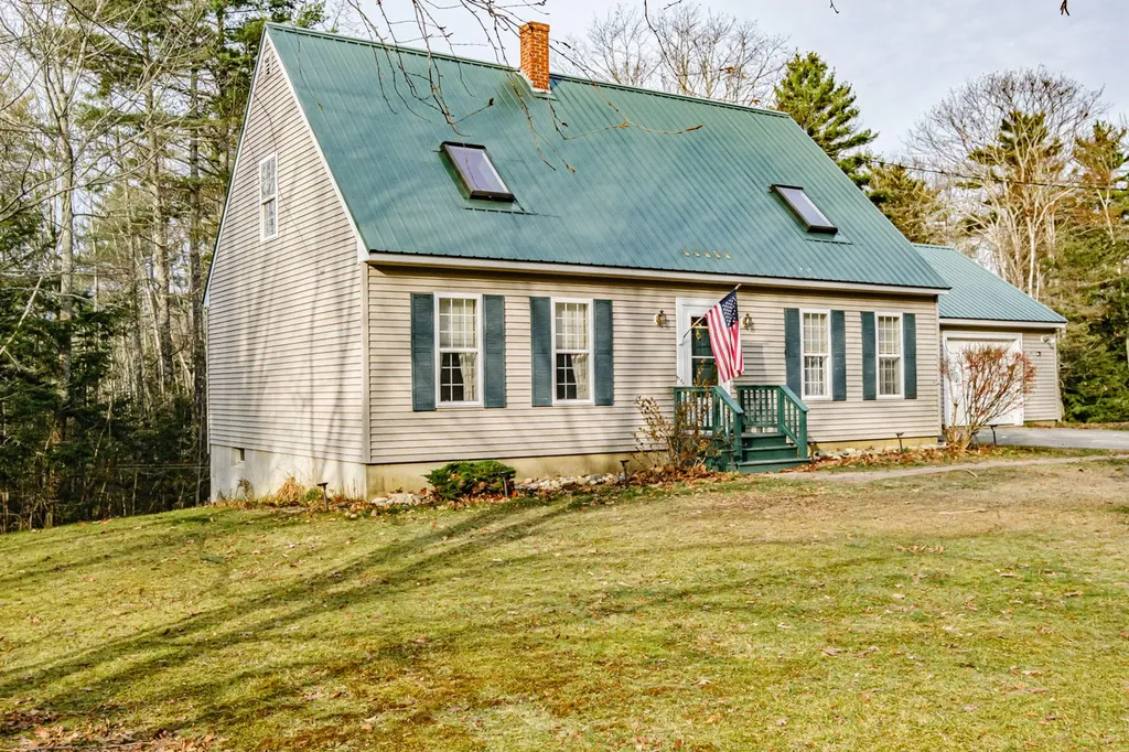 16 The Woods Road Union ME 04862