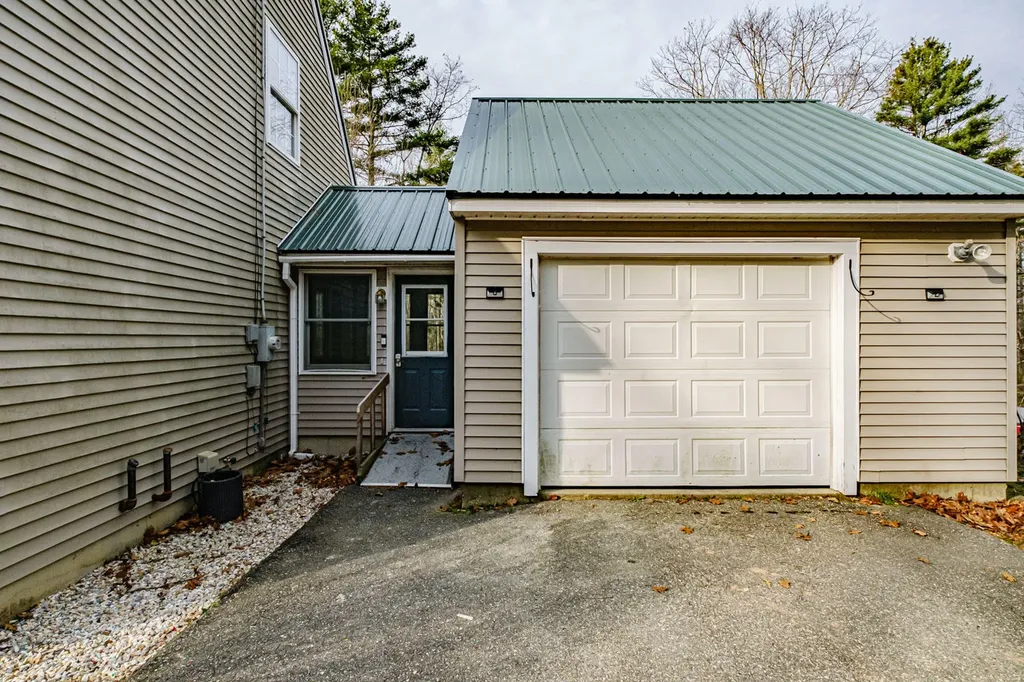 16 The Woods Road Union ME 04862