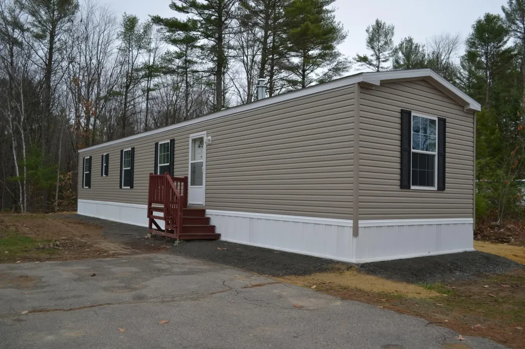 31 Oak Street Lebanon ME 04027