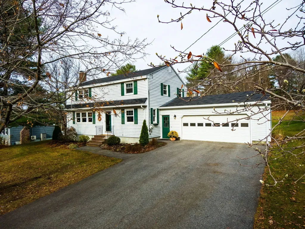 9 Hallmark Road Cumberland ME 04110