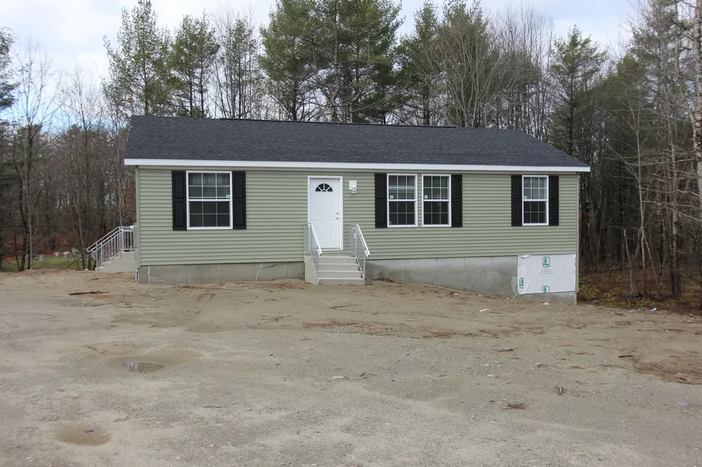22 Doe Run Lewiston ME 04240