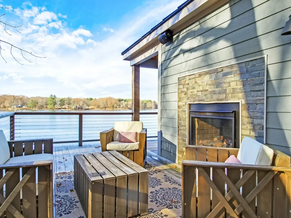 64 Mansir Lane Richmond ME 04357