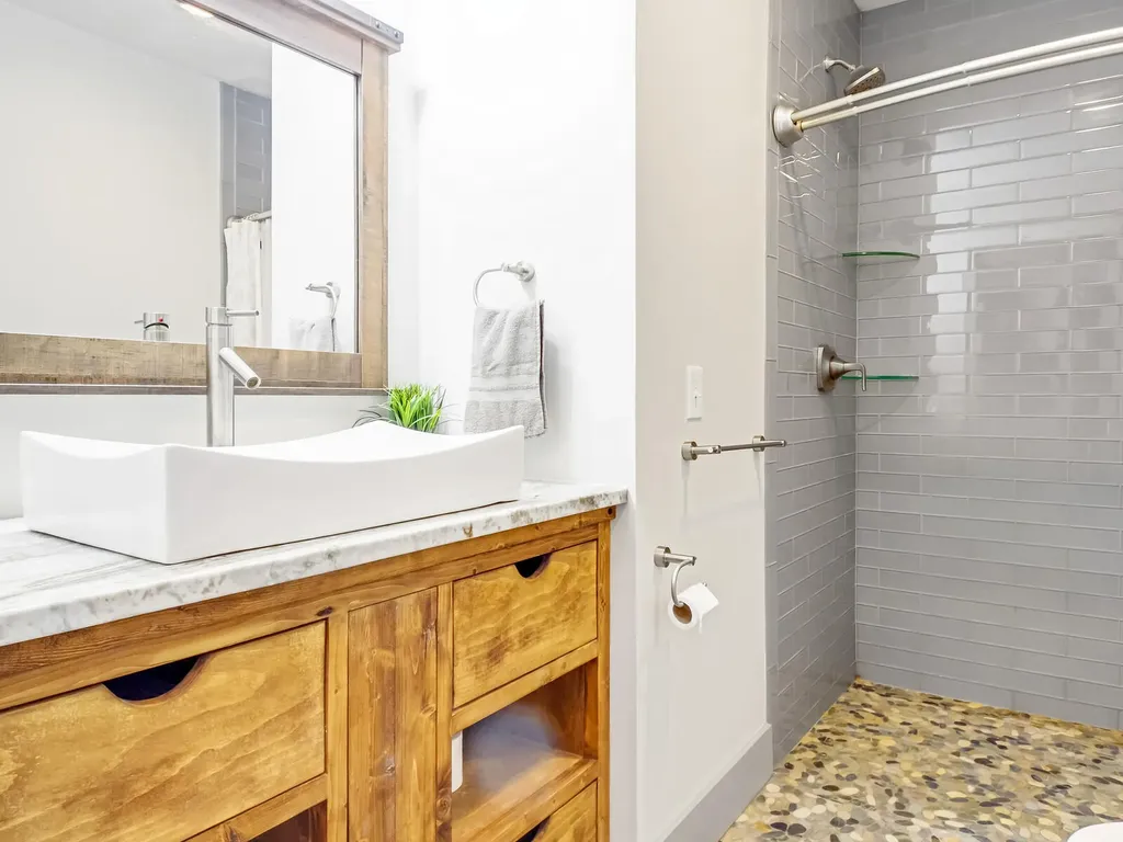 64 Mansir Lane Richmond ME 04357