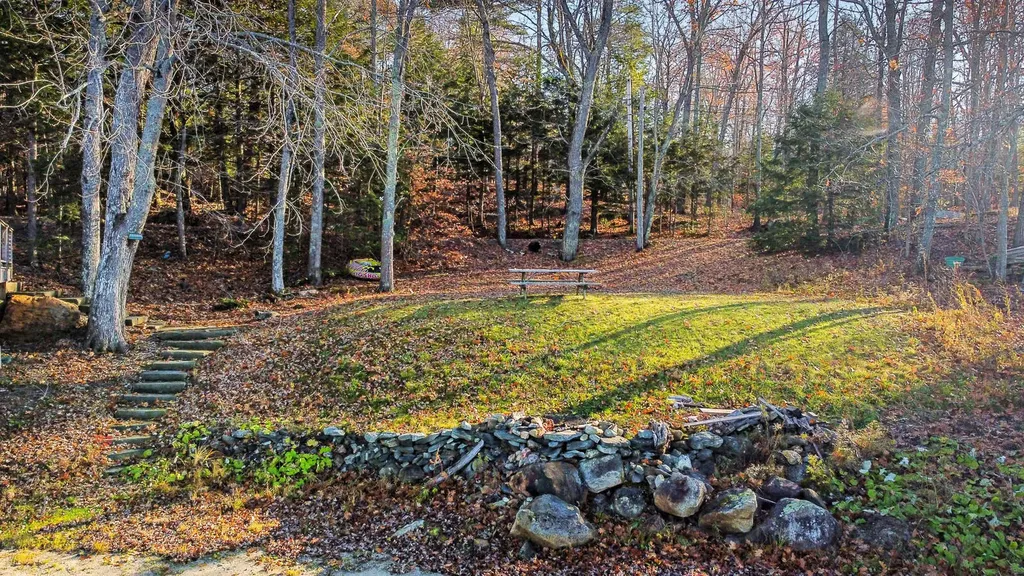 64 Mansir Lane Richmond ME 04357