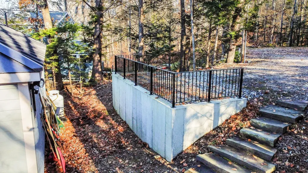 64 Mansir Lane Richmond ME 04357