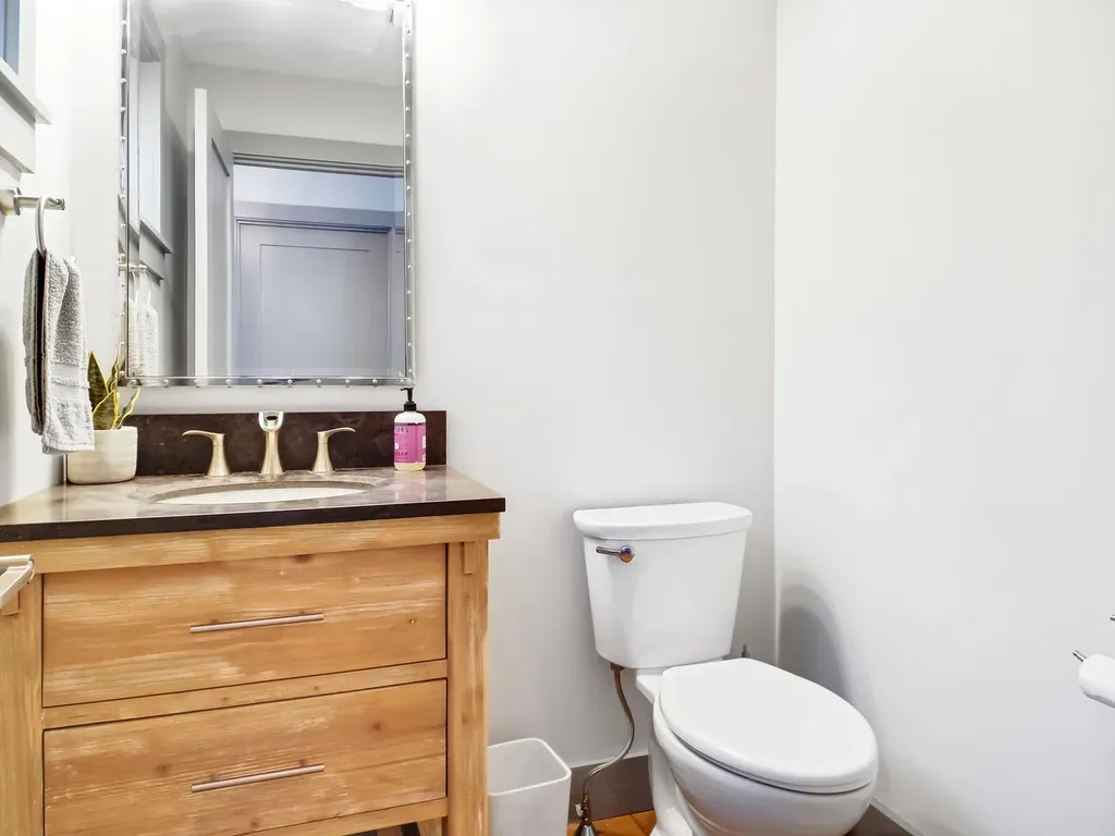 64 Mansir Lane Richmond ME 04357