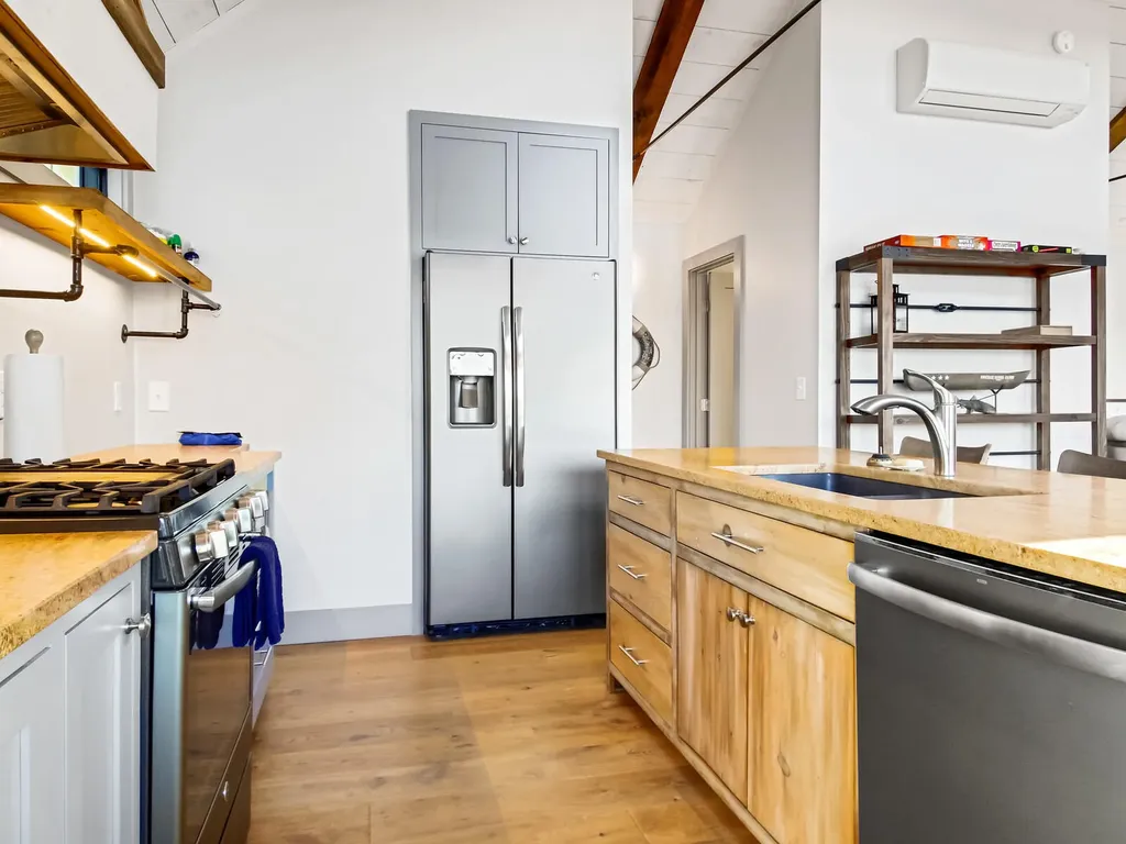64 Mansir Lane Richmond ME 04357