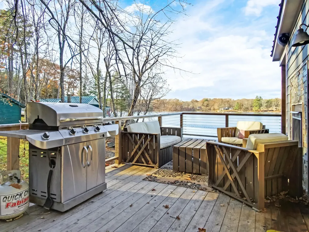 64 Mansir Lane Richmond ME 04357
