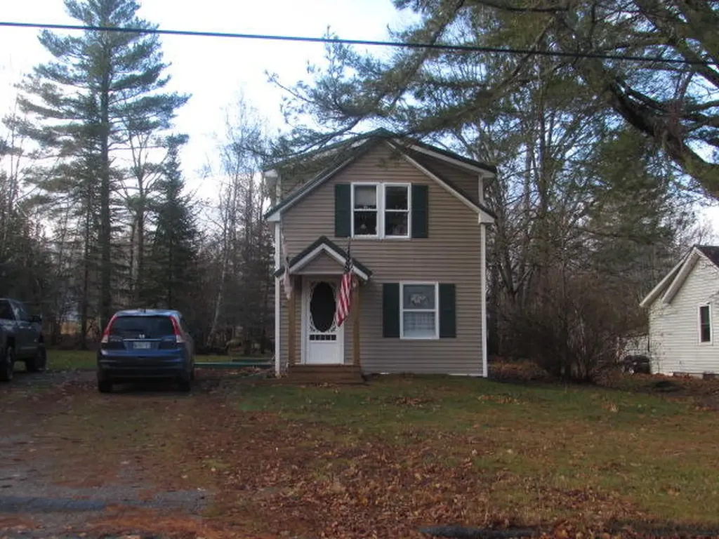 15 Hale Street Lincoln ME 04457