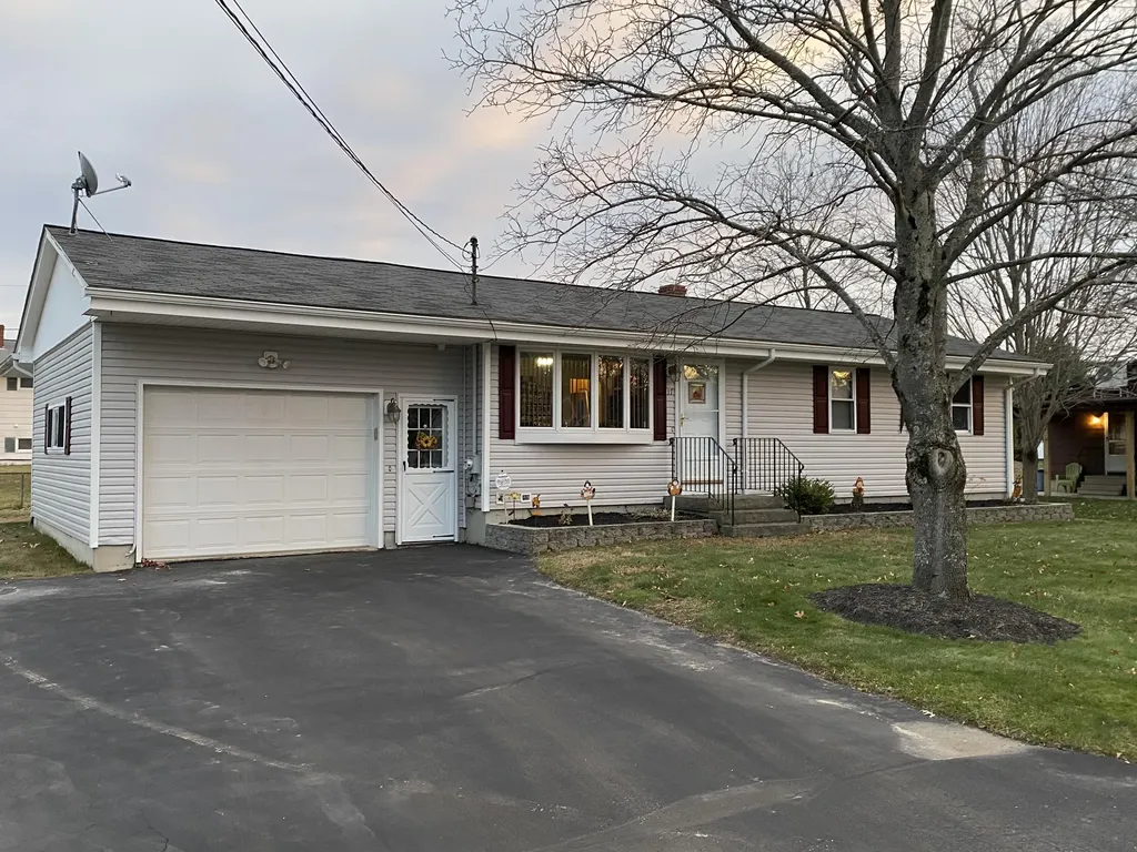 17 Swale Lane Lewiston ME 04240