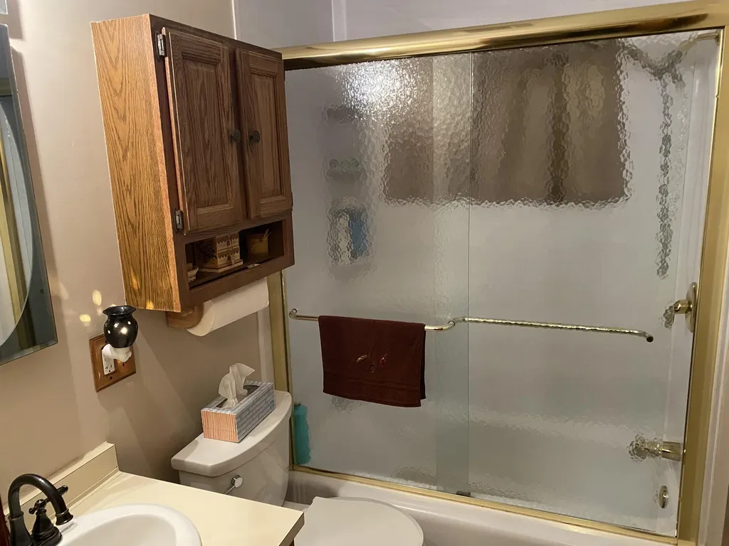 17 Swale Lane Lewiston ME 04240
