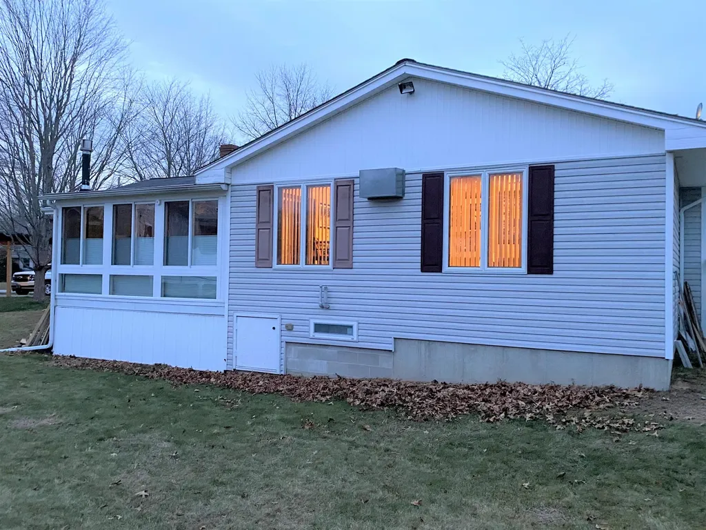 17 Swale Lane Lewiston ME 04240