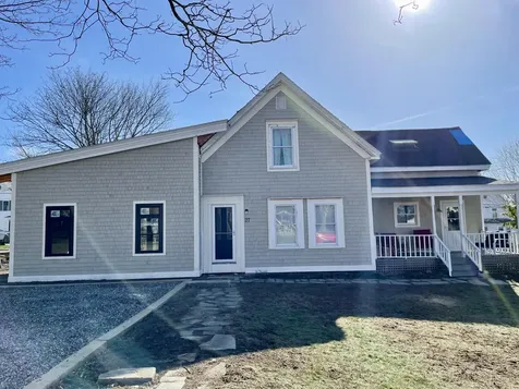 27 Carver Street Vinalhaven ME 04863