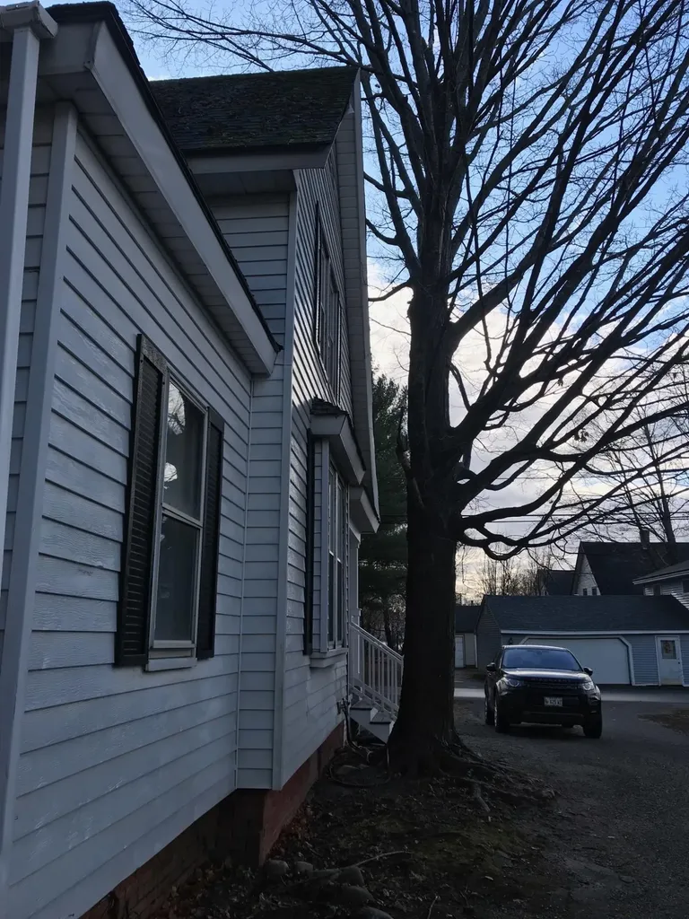 8 Park Avenue Newport ME 04953