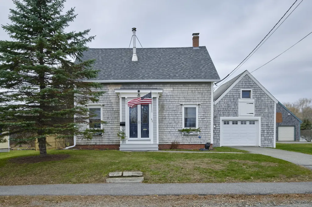42 Erin Street Thomaston ME 04861