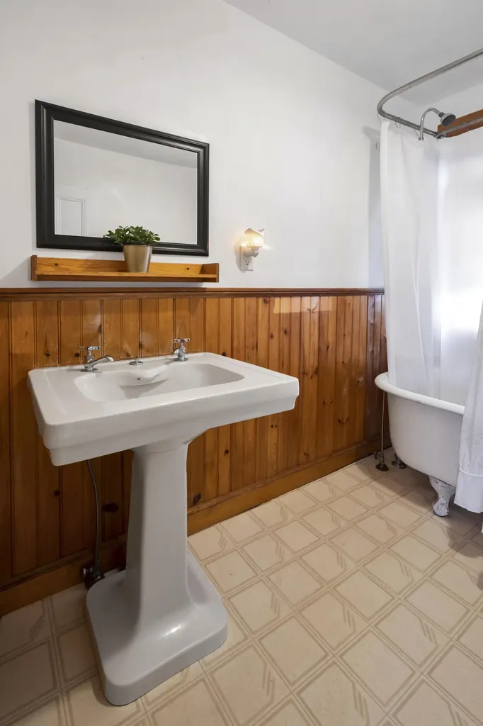 42 Erin Street Thomaston ME 04861