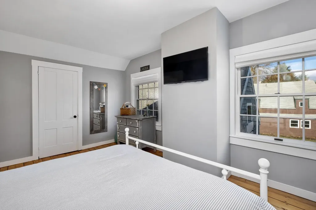 42 Erin Street Thomaston ME 04861