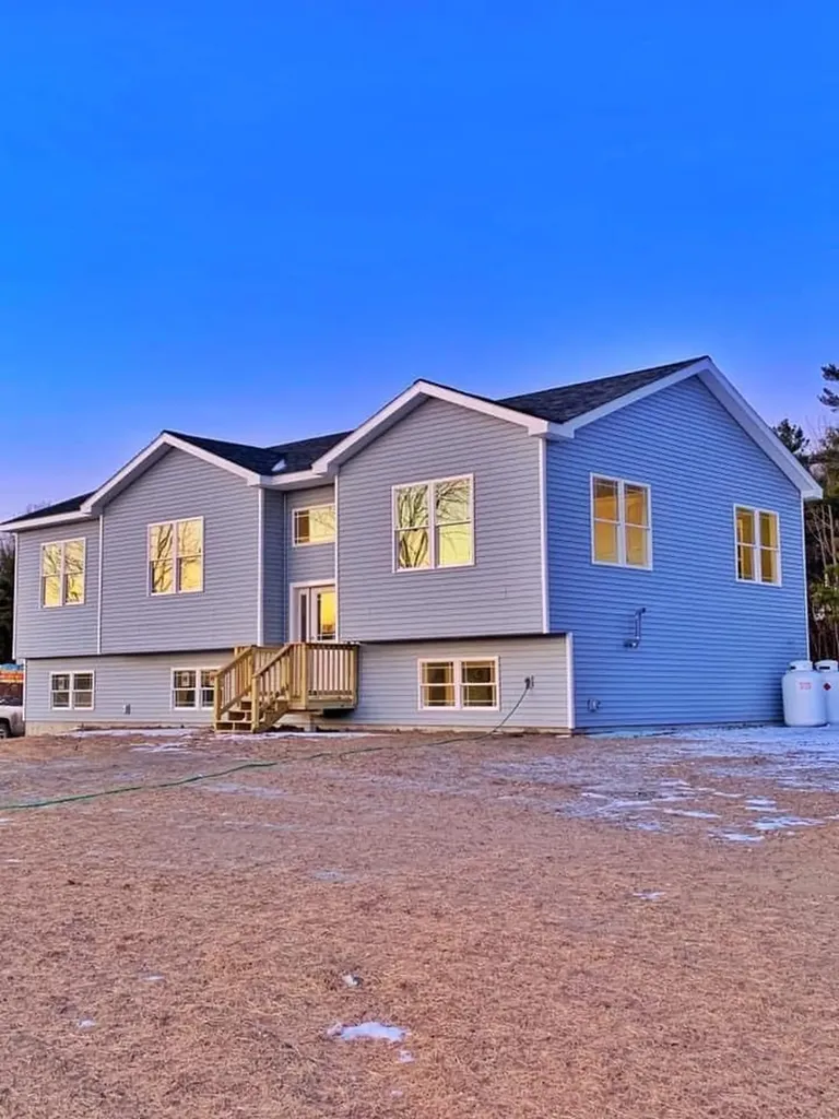 24 Cloughsdale Lane West Gardiner ME 04345