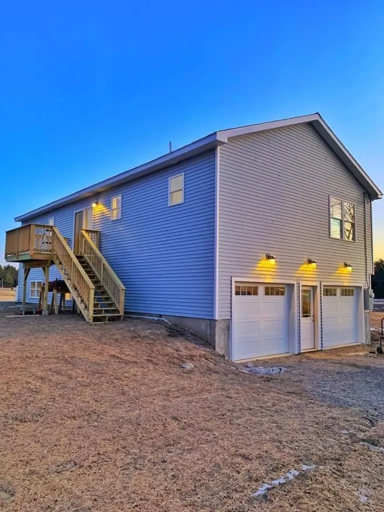 24 Cloughsdale Lane West Gardiner ME 04345