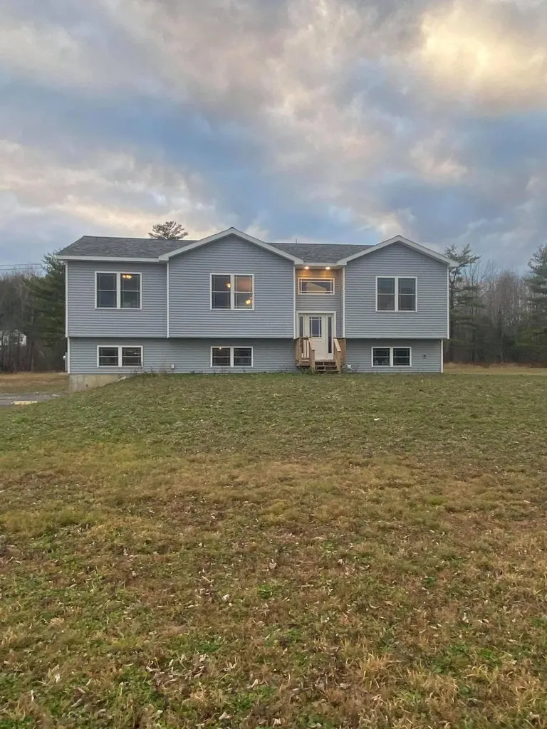 24 Cloughsdale Lane West Gardiner ME 04345
