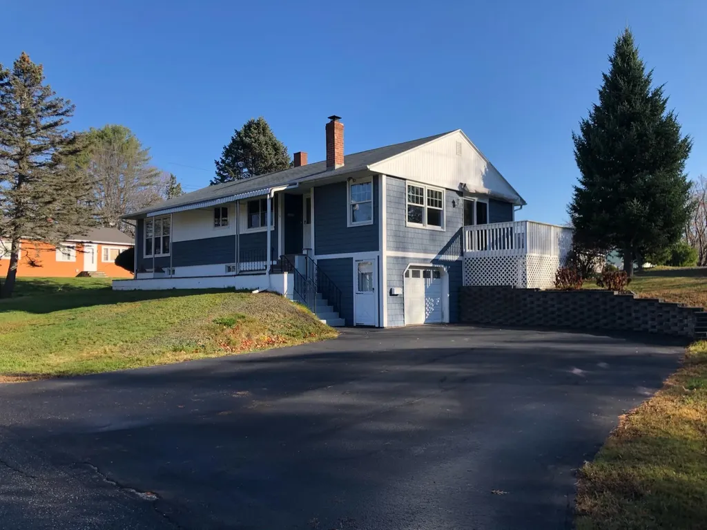14 Mill Road Topsham ME 04086