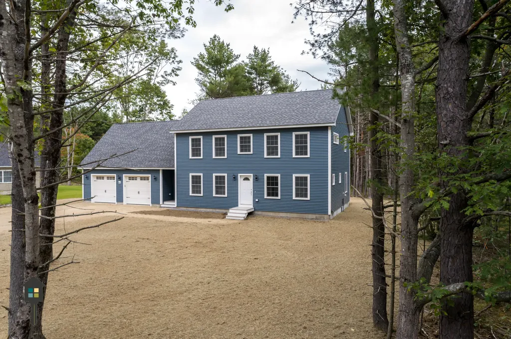 68 Somerset Place Topsham ME 04086