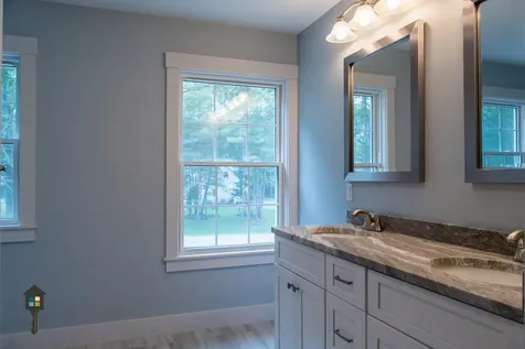 68 Somerset Place Topsham ME 04086