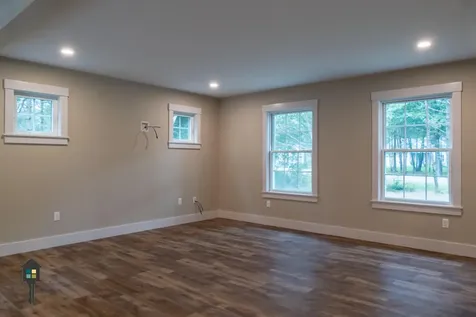 68 Somerset Place Topsham ME 04086
