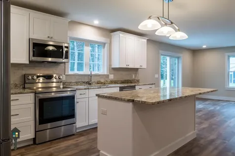 68 Somerset Place Topsham ME 04086