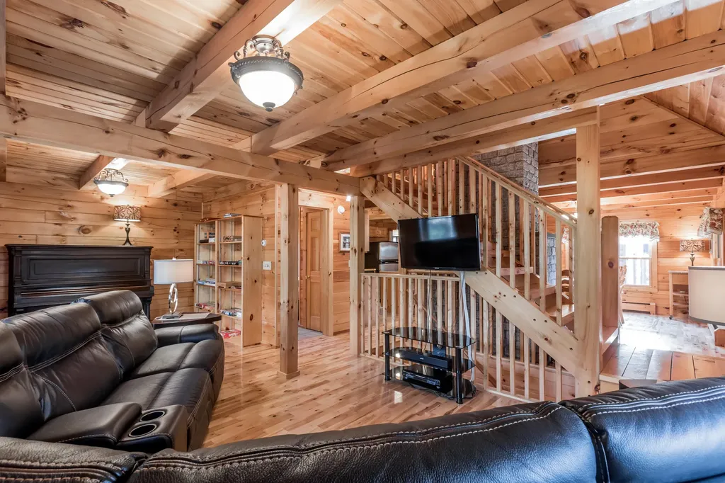15 Daniel Drive Gardiner ME 04345