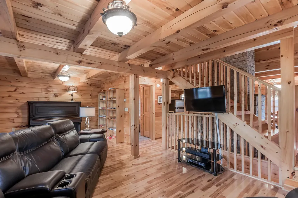 15 Daniel Drive Gardiner ME 04345