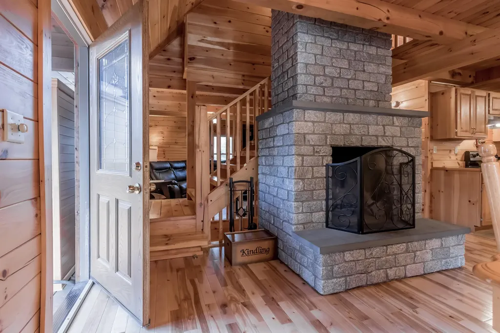 15 Daniel Drive Gardiner ME 04345