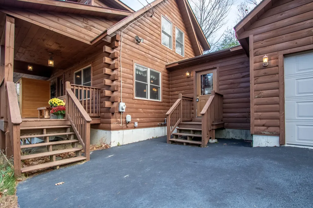 15 Daniel Drive Gardiner ME 04345