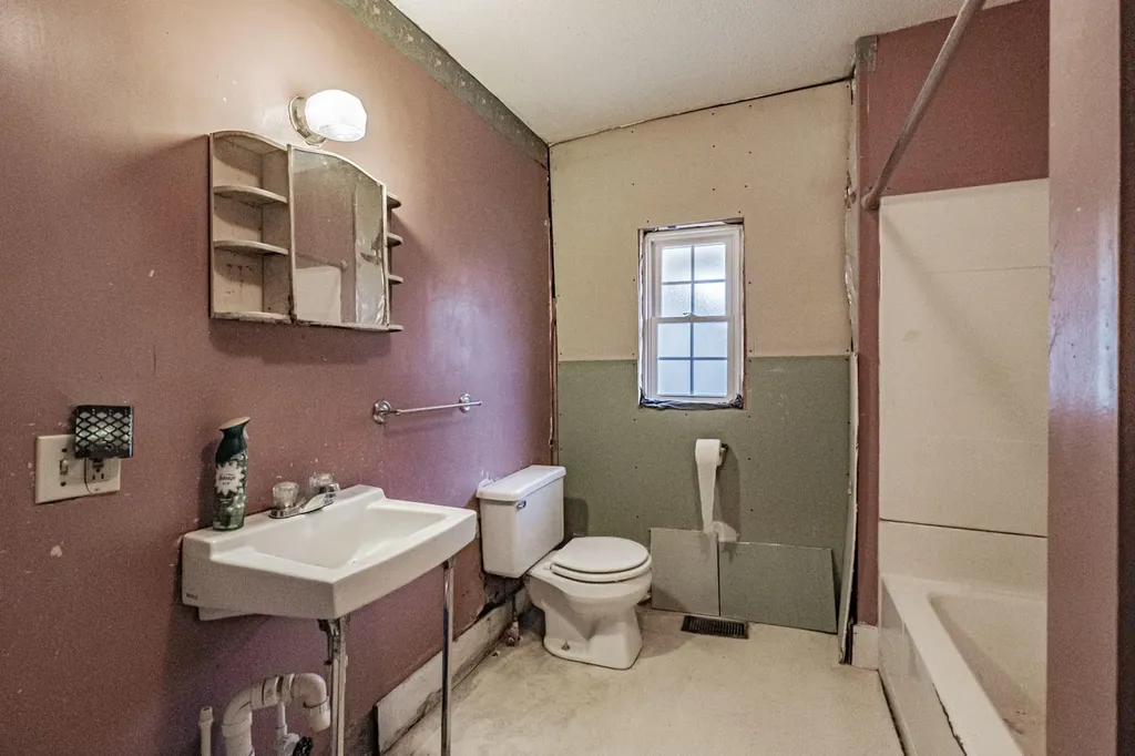 7 Old Union Road Washington ME 04574