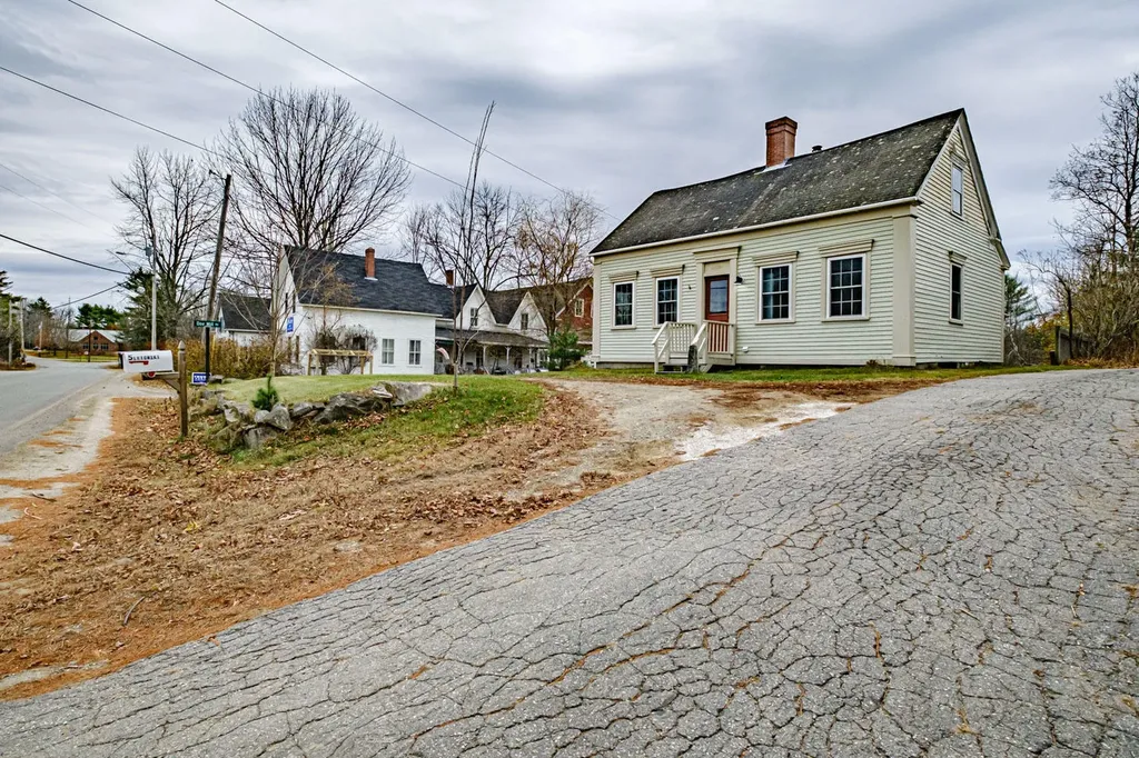 7 Old Union Road Washington ME 04574