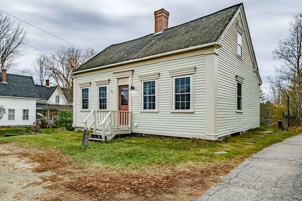 7 Old Union Road Washington ME 04574