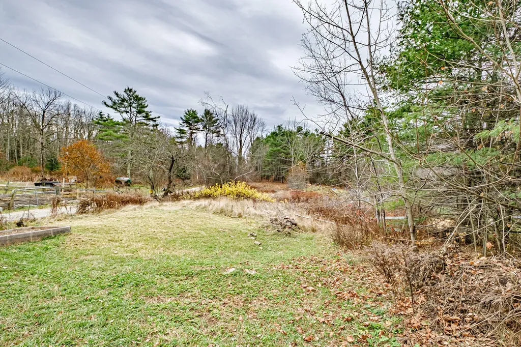 7 Old Union Road Washington ME 04574