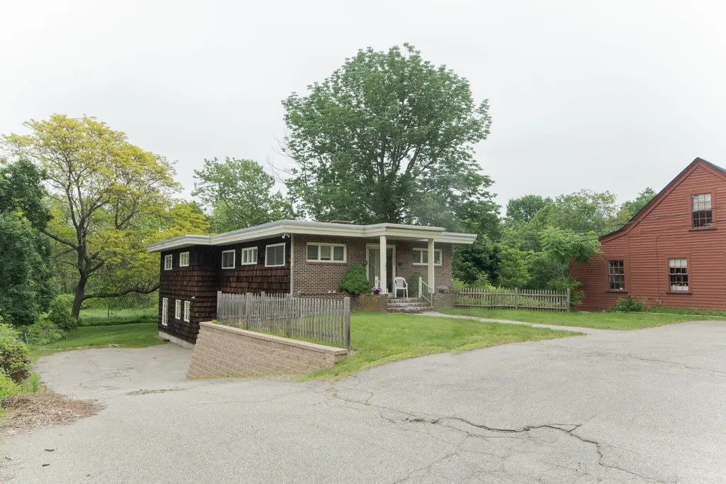 294 York Street York ME 03909