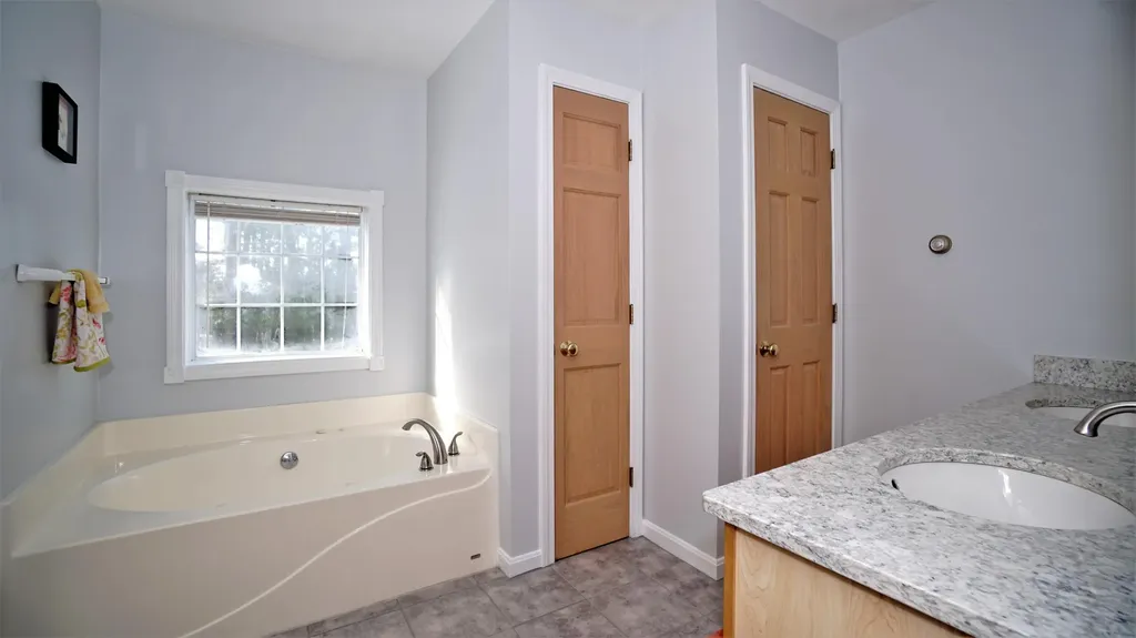 1 Twin Pond Road Topsham ME 04086