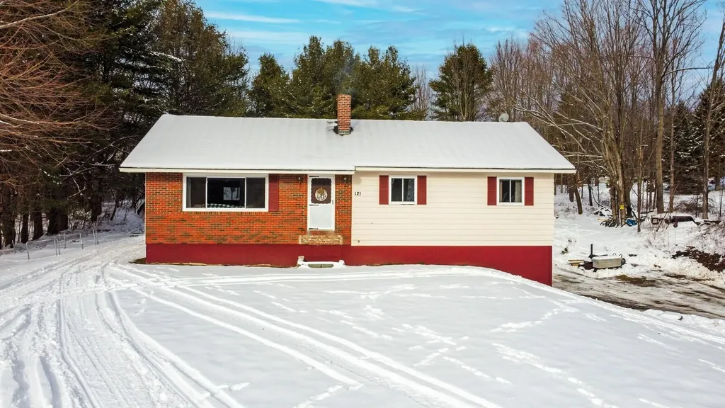 121 Old Lewiston Road West Gardiner ME 04345