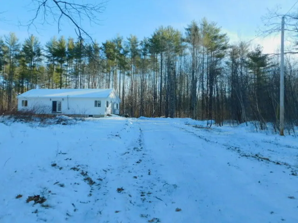 46 Snow Road Saint Albans ME 04971