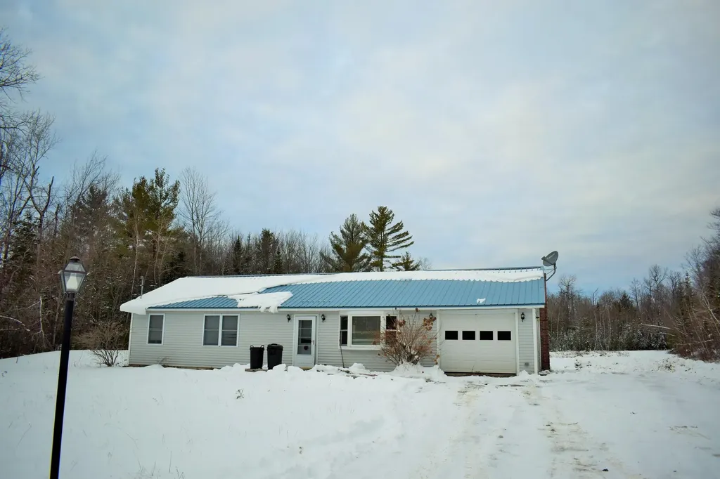 11 Maplecroft Lane Burnham ME 04922