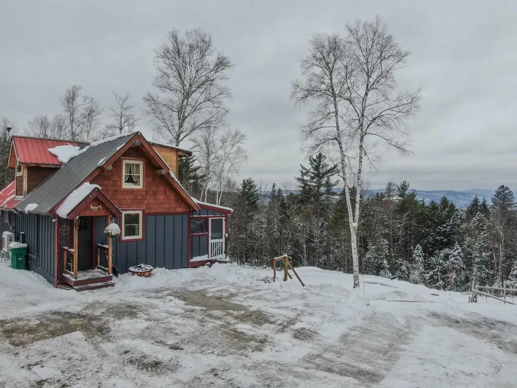84 Tuelltown Road West Paris ME 04289