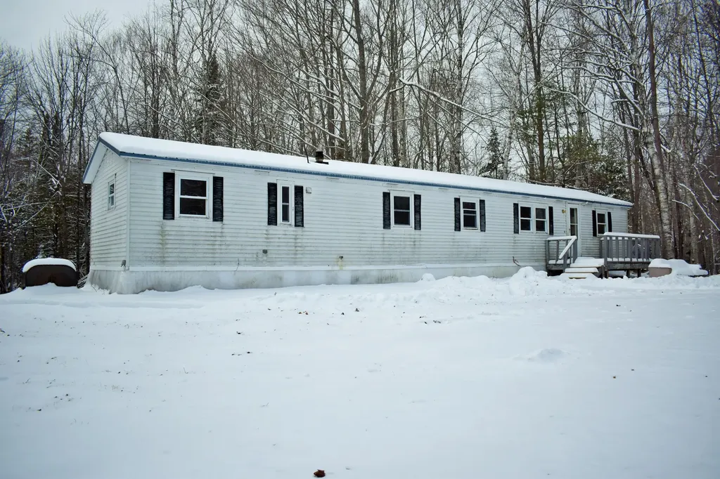 5 Brookside Drive Saint Albans ME 04971