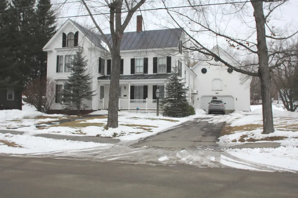 18 Maple Street Skowhegan ME 04976