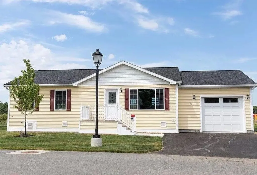 51 Settlement Loop Kittery ME 03904