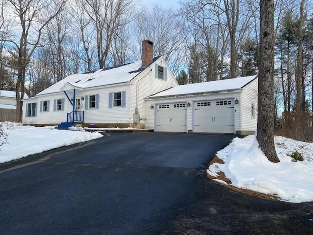 33 Norway Drive Chelsea ME 04330