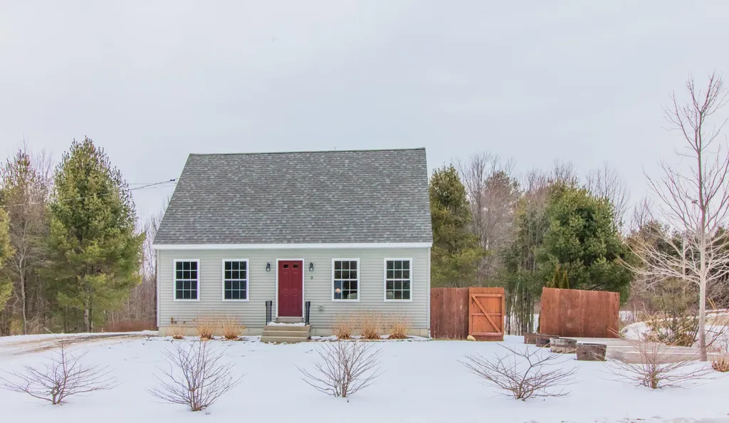 3 Oriole Drive Poland ME 04274